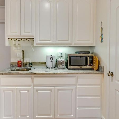 Gulf Breeze Vacation Rental For 2 With Pool Access! Exterior photo