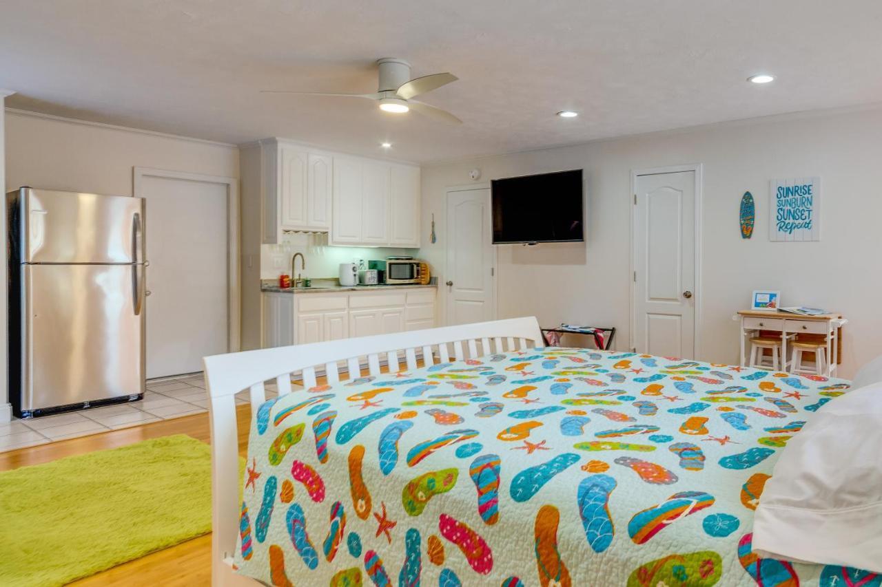 Gulf Breeze Vacation Rental For 2 With Pool Access! Exterior photo