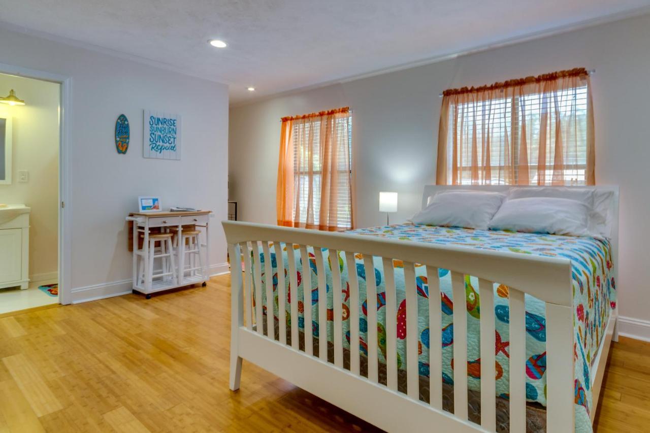 Gulf Breeze Vacation Rental For 2 With Pool Access! Exterior photo
