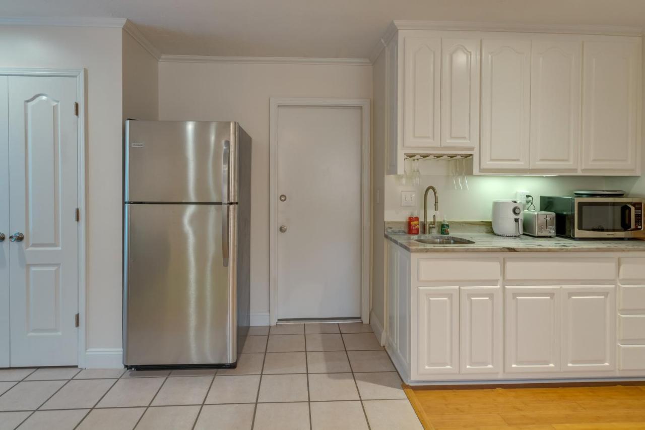 Gulf Breeze Vacation Rental For 2 With Pool Access! Exterior photo
