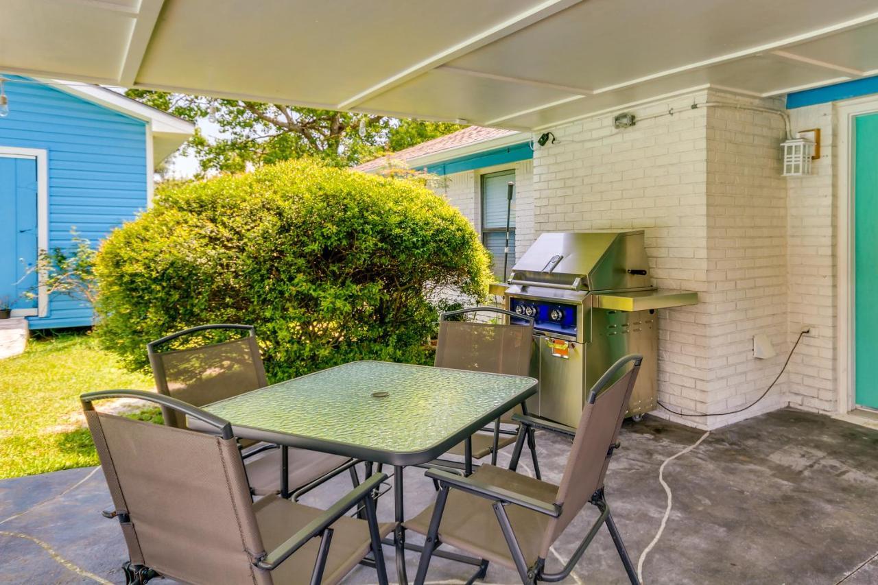 Gulf Breeze Vacation Rental For 2 With Pool Access! Exterior photo