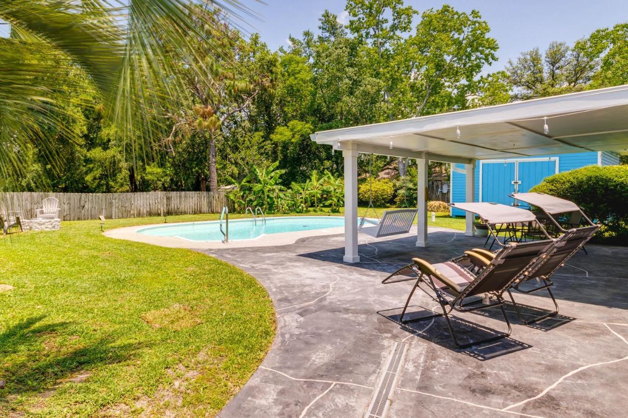 Gulf Breeze Vacation Rental For 2 With Pool Access! Exterior photo