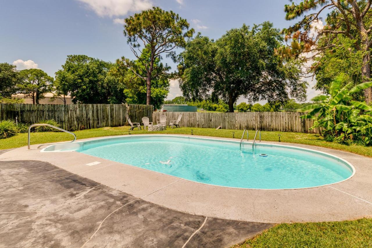 Gulf Breeze Vacation Rental For 2 With Pool Access! Exterior photo