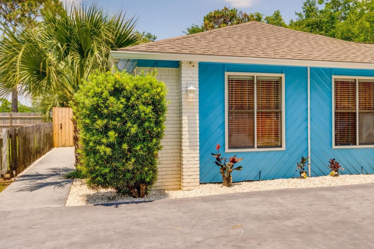 Gulf Breeze Vacation Rental For 2 With Pool Access! Exterior photo